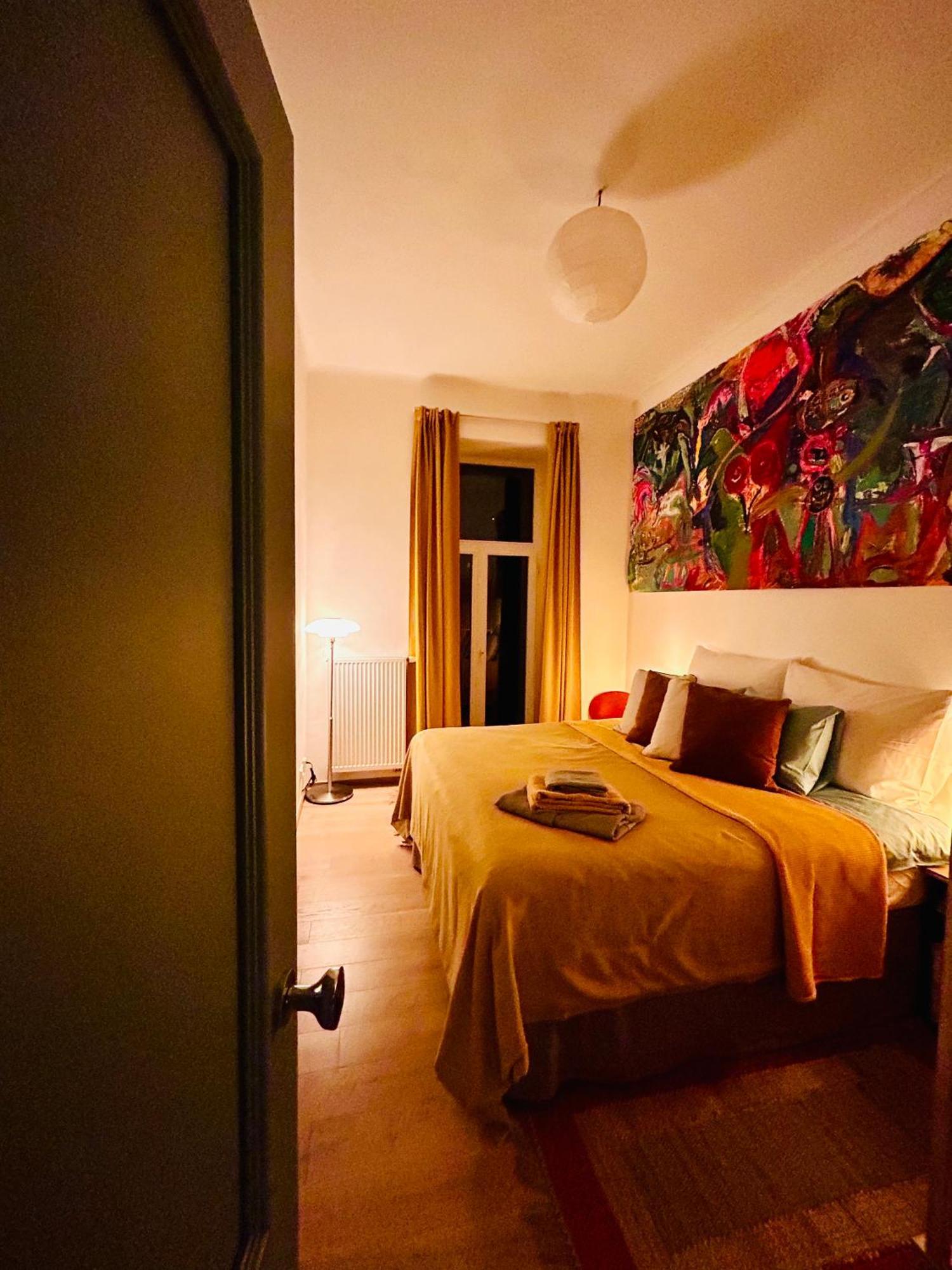 Green Balcony & King Size Bed ปราก ภายนอก รูปภาพ