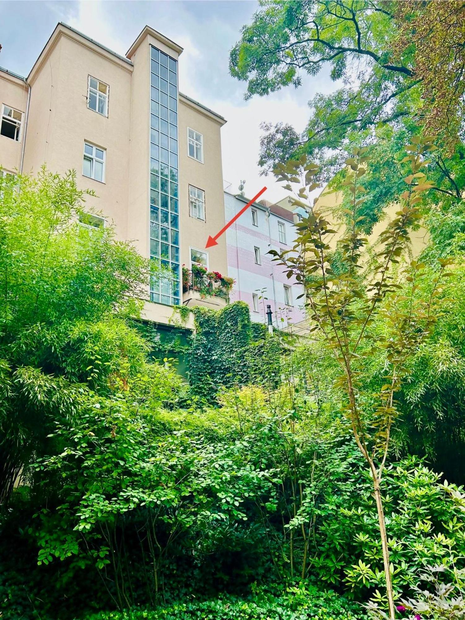 Green Balcony & King Size Bed ปราก ภายนอก รูปภาพ